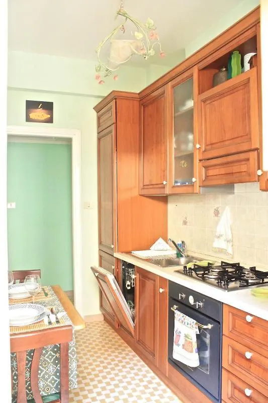 Apartment At Colosseo With Terrace Overlooking The Garden By Lyon Roma Italia