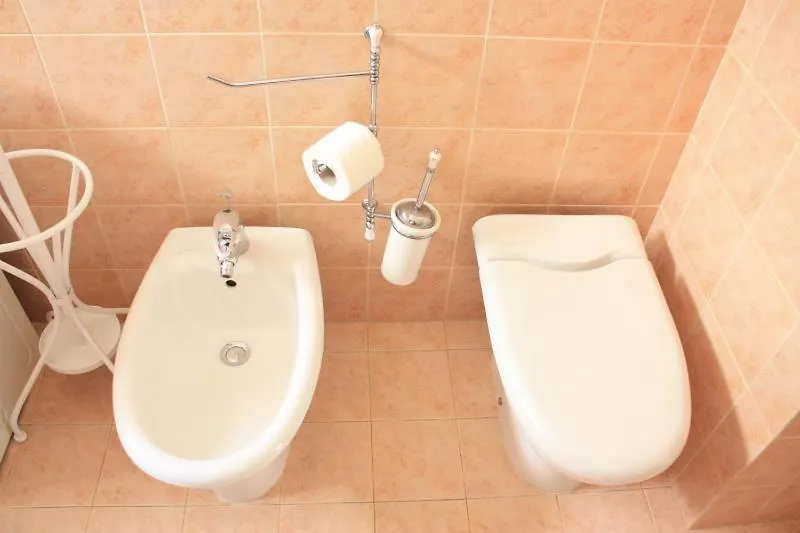 Apartment At Colosseo With Terrace Overlooking The Garden By Lyon Roma
