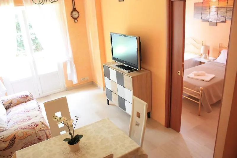 Apartment At Colosseo With Terrace Overlooking The Garden By Lyon Roma